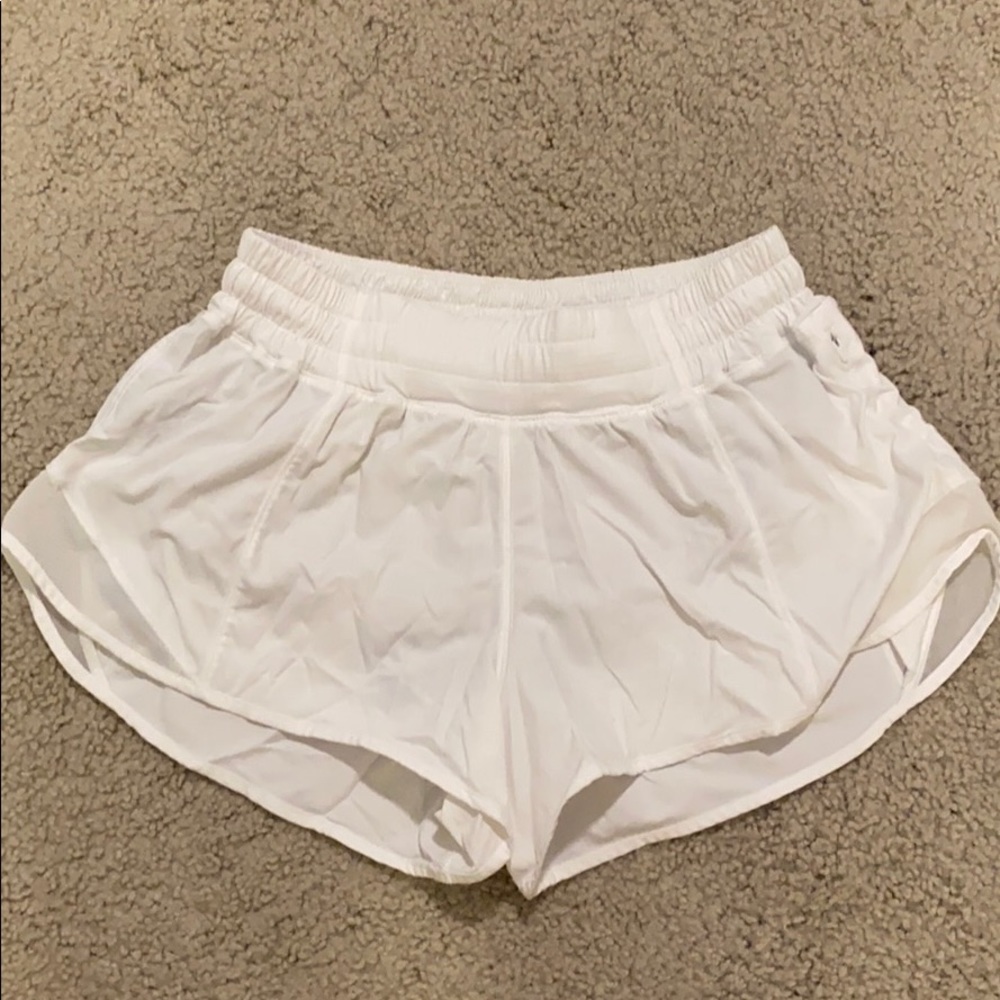 Lululemon Hotty hot II 2.5” shorts
